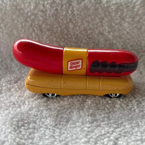Vintage Hot Wheels 1993 Oscar Mayer Wienermobile Diecast Car Toy - Picture 1 of 5